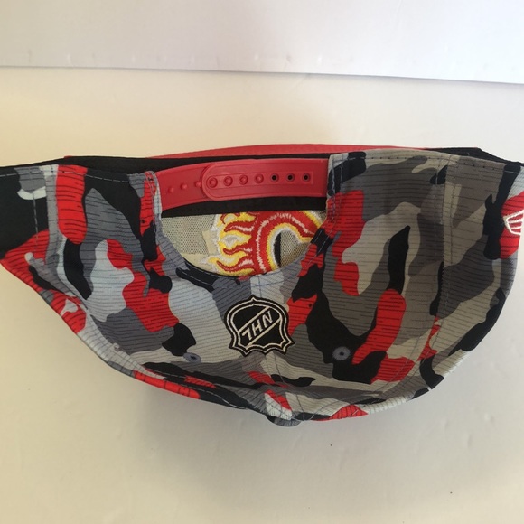 NWT Calgary Flames Camo Hat - Picture 4 of 4